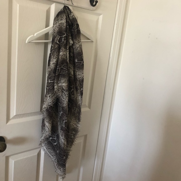 H&M Snakeskin Print Scarf - Picture 3 of 4